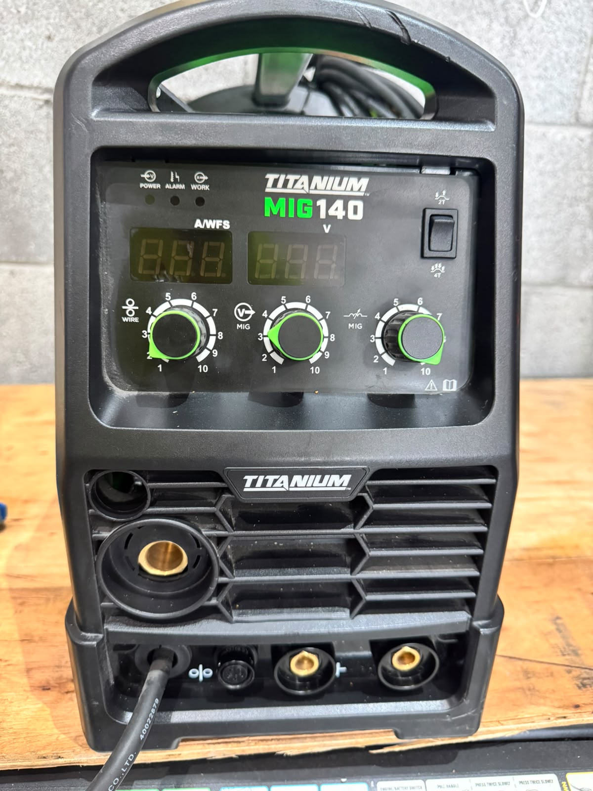 Soldadora Titanium MIG 140