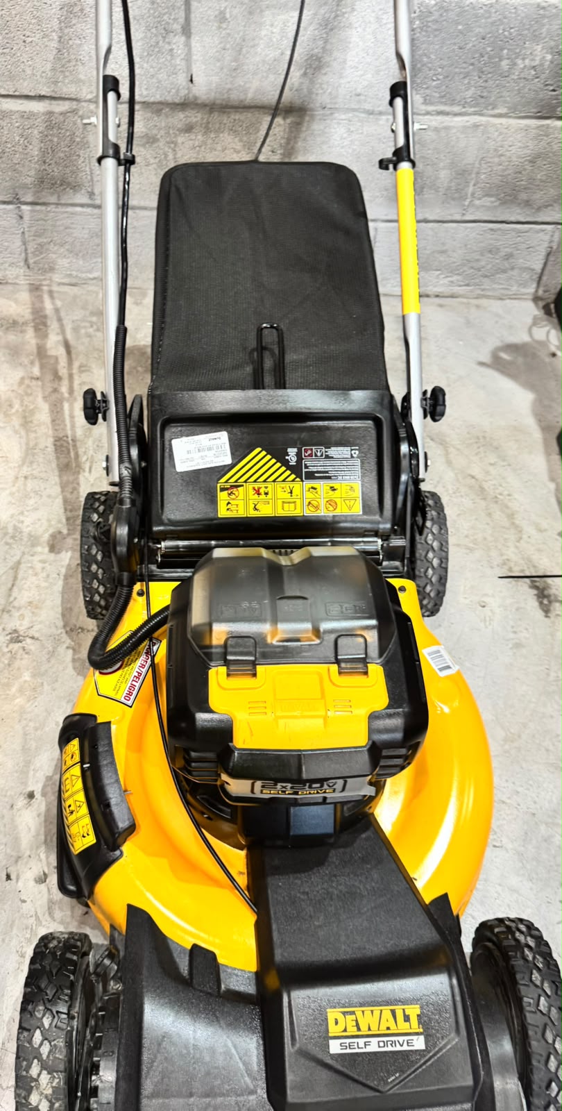 Cortadora de césped DEWALT