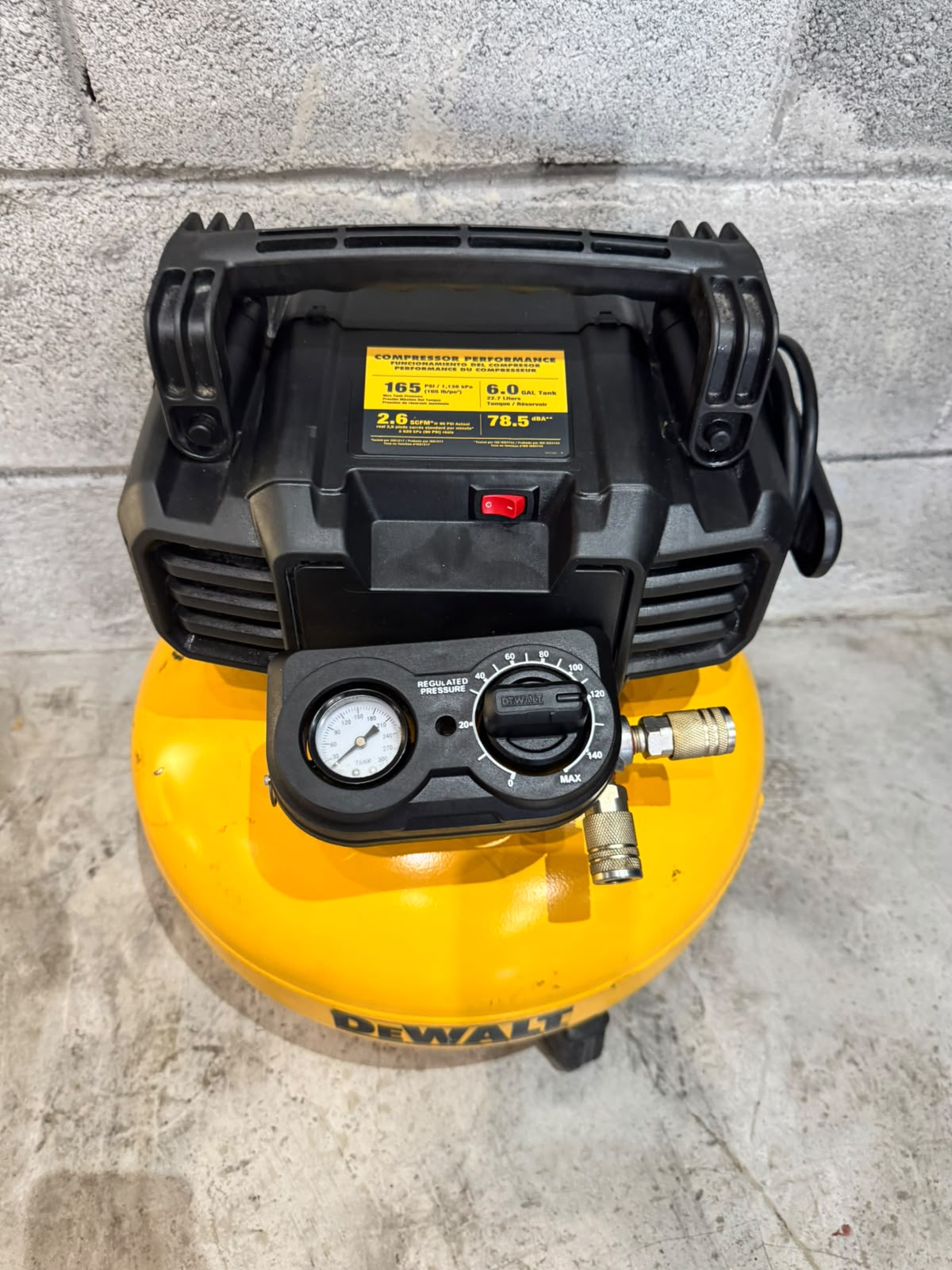 COMPRESOR DEWALT 6 GALONES