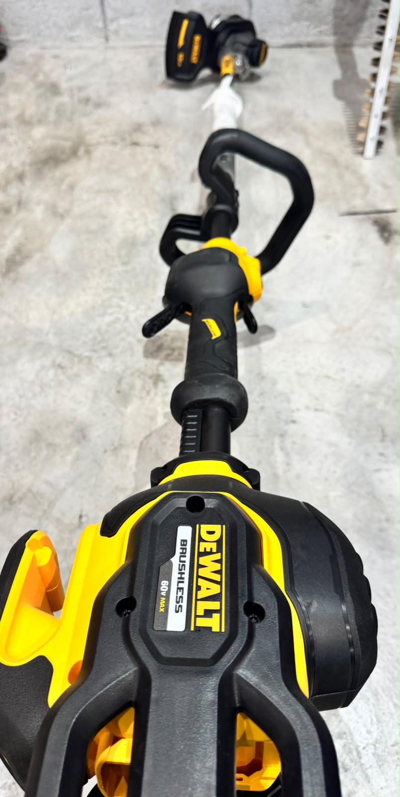 DESBROZADORA DEWALT 60V MAX